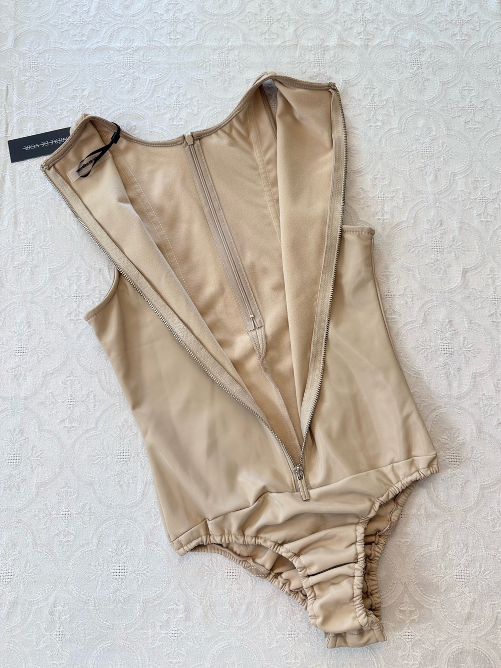 Manière De Voir Nude Vegan Leather Bodysuit Size 10 NWT Faux Leather - Picture 8 of 10